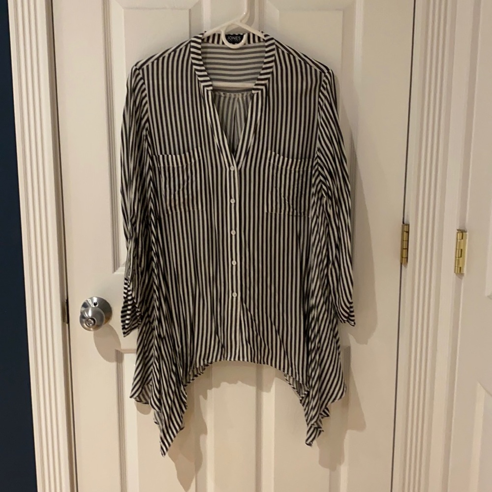 Jones New York Button Front Handkerchief Hem Top
